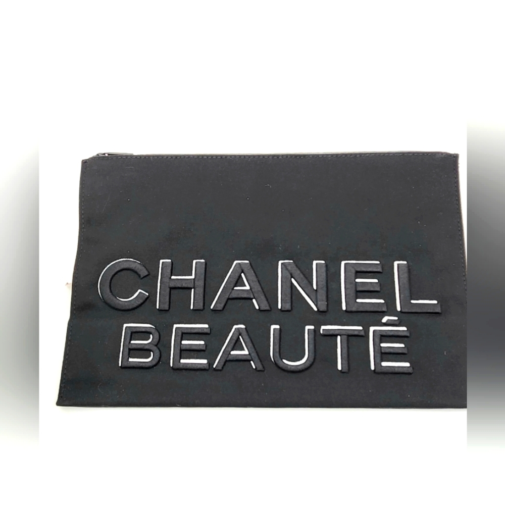 NWOT Chanel Large Cosmetic Case With Box + 🎁